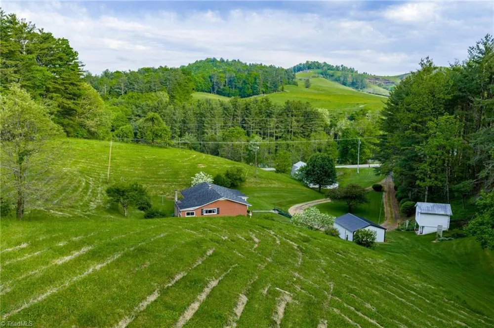 8693 NC Highway 88 E Laurel Springs, NC 28644