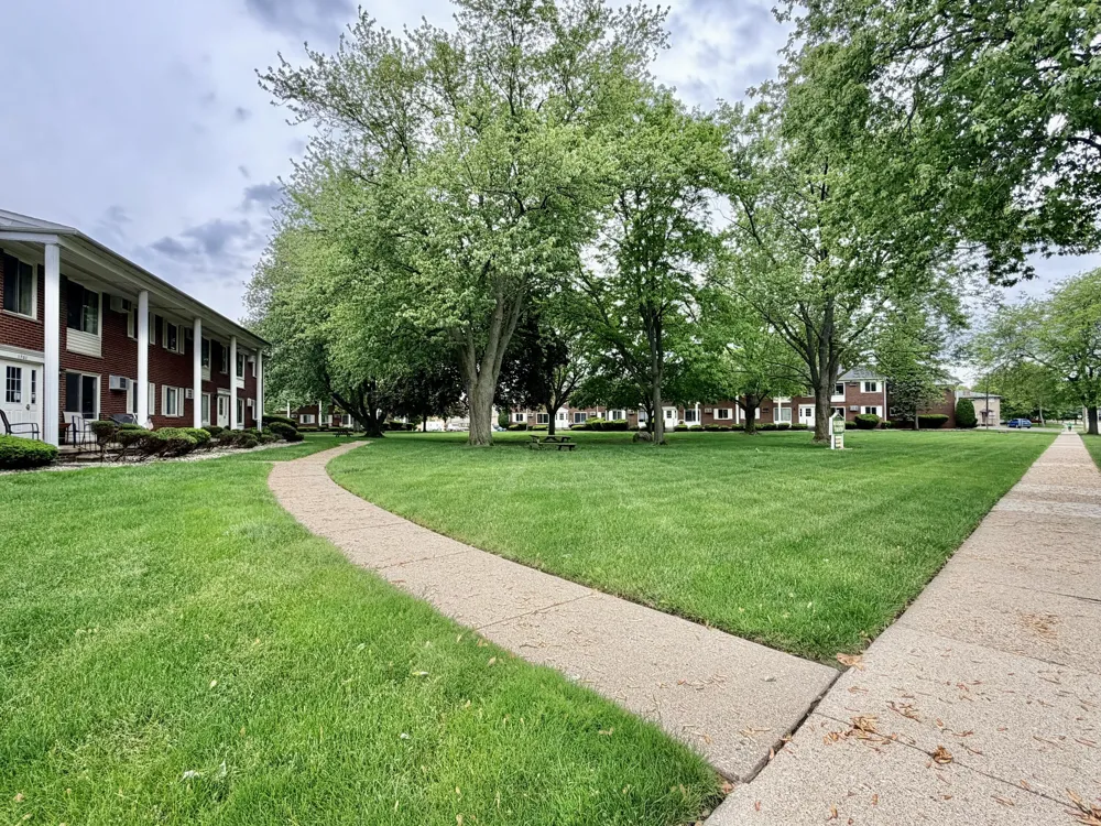 1705 Charlton Road Trenton, MI 48183
