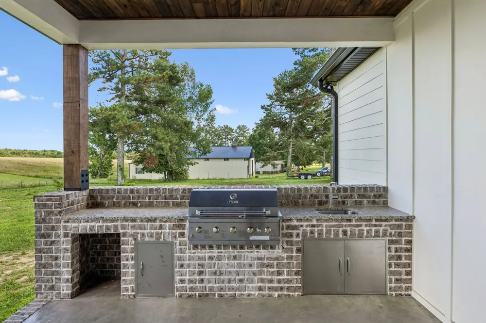 136 Summer Lake Dr Summertown, TN 38483