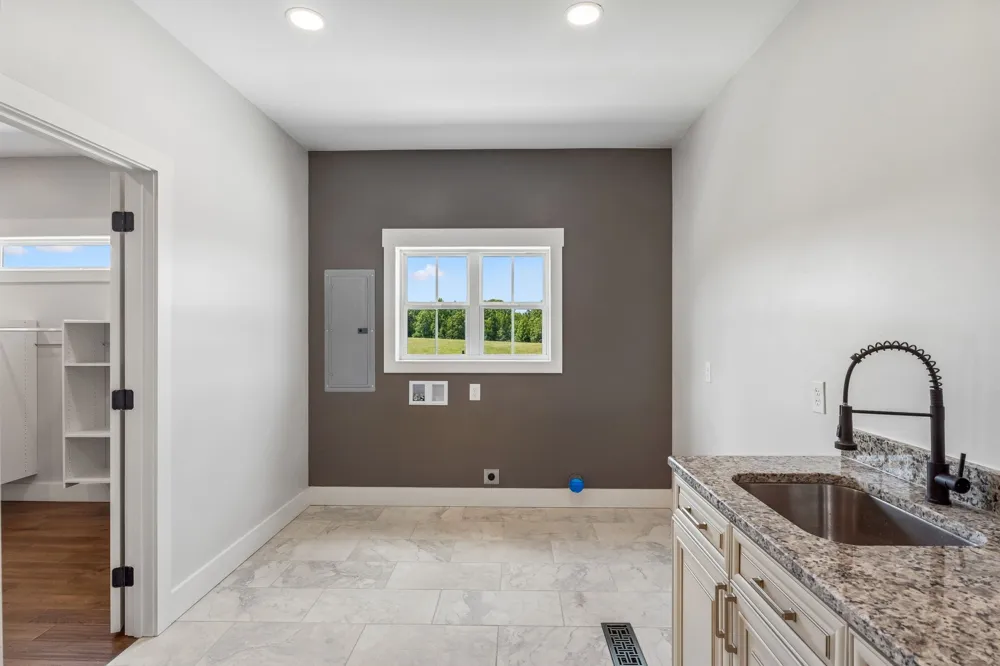 136 Summer Lake Dr Summertown, TN 38483