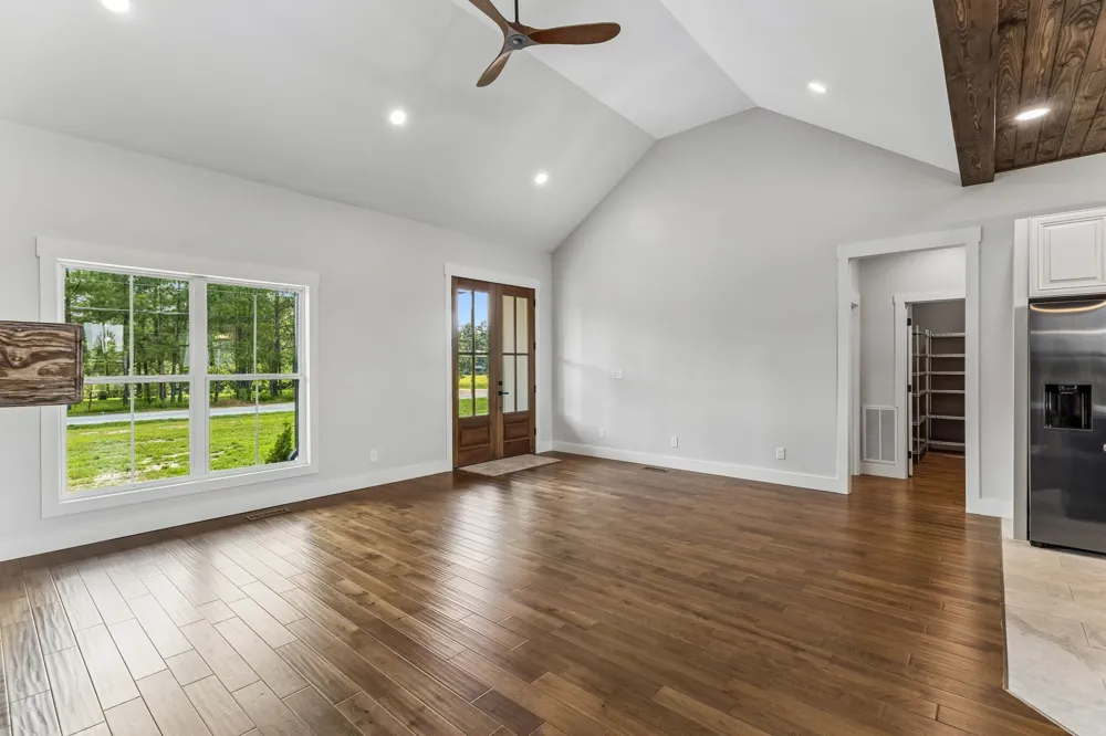 136 Summer Lake Dr Summertown, TN 38483