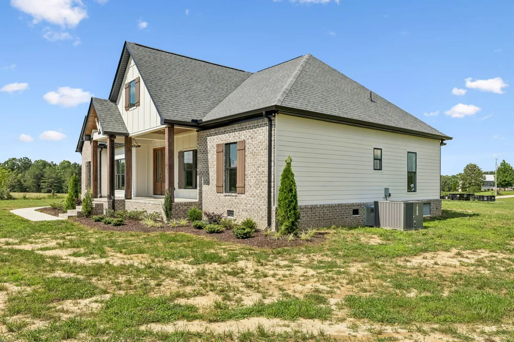 136 Summer Lake Dr Summertown, TN 38483