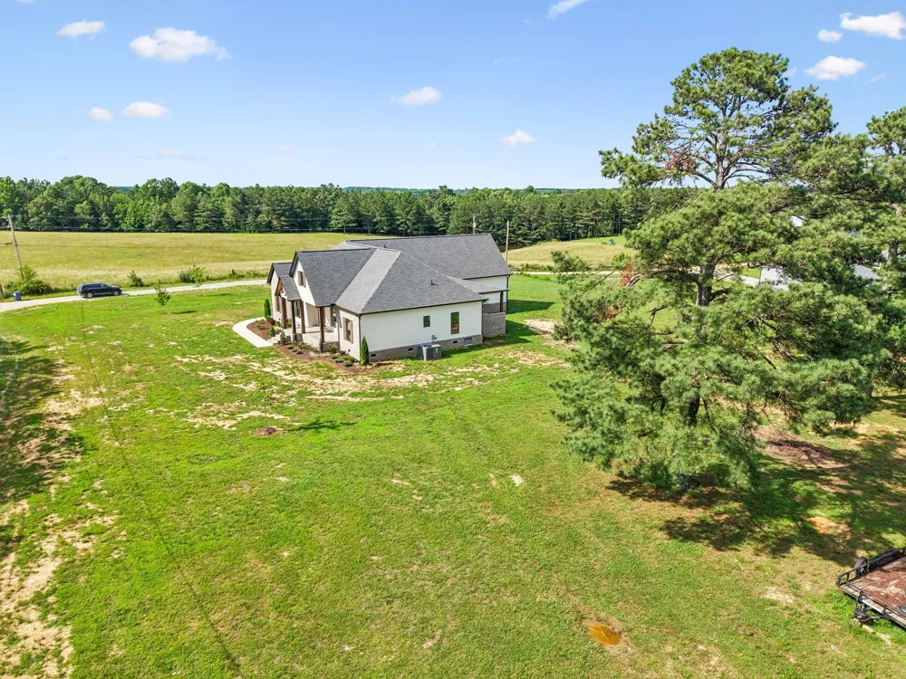 136 Summer Lake Dr Summertown, TN 38483