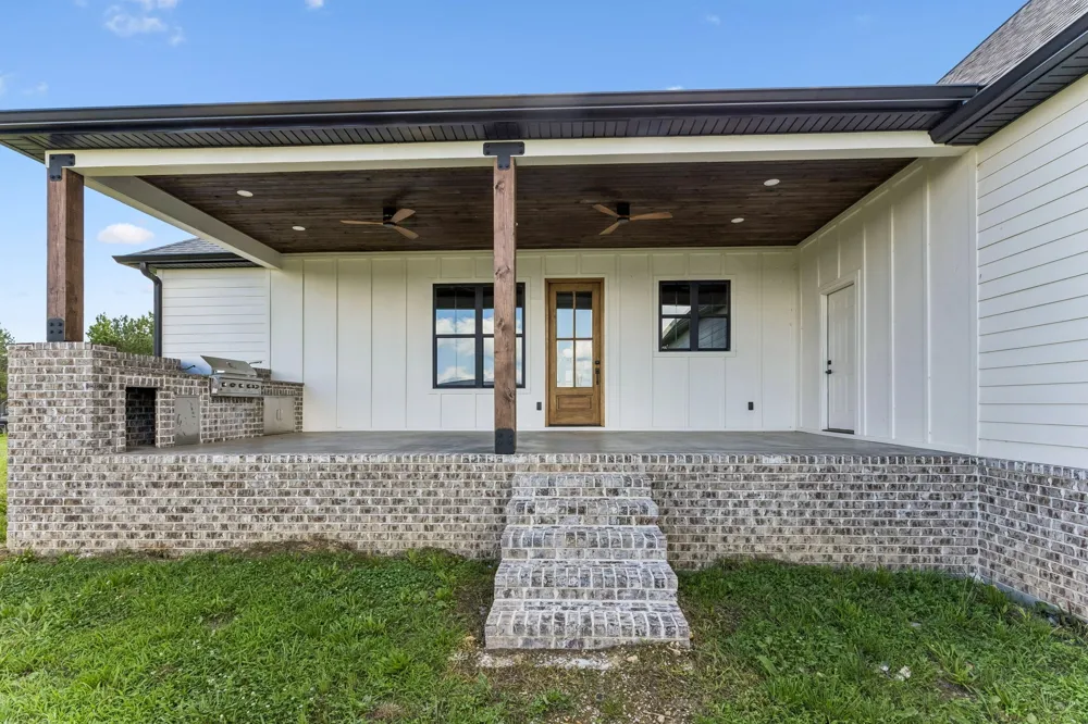 136 Summer Lake Dr Summertown, TN 38483