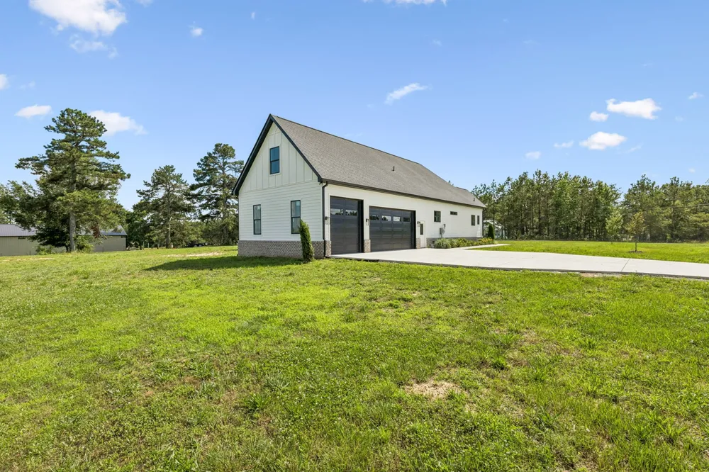136 Summer Lake Dr Summertown, TN 38483