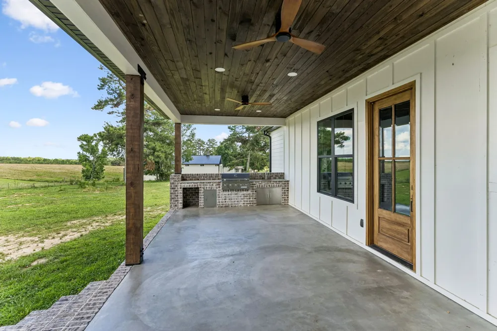 136 Summer Lake Dr Summertown, TN 38483