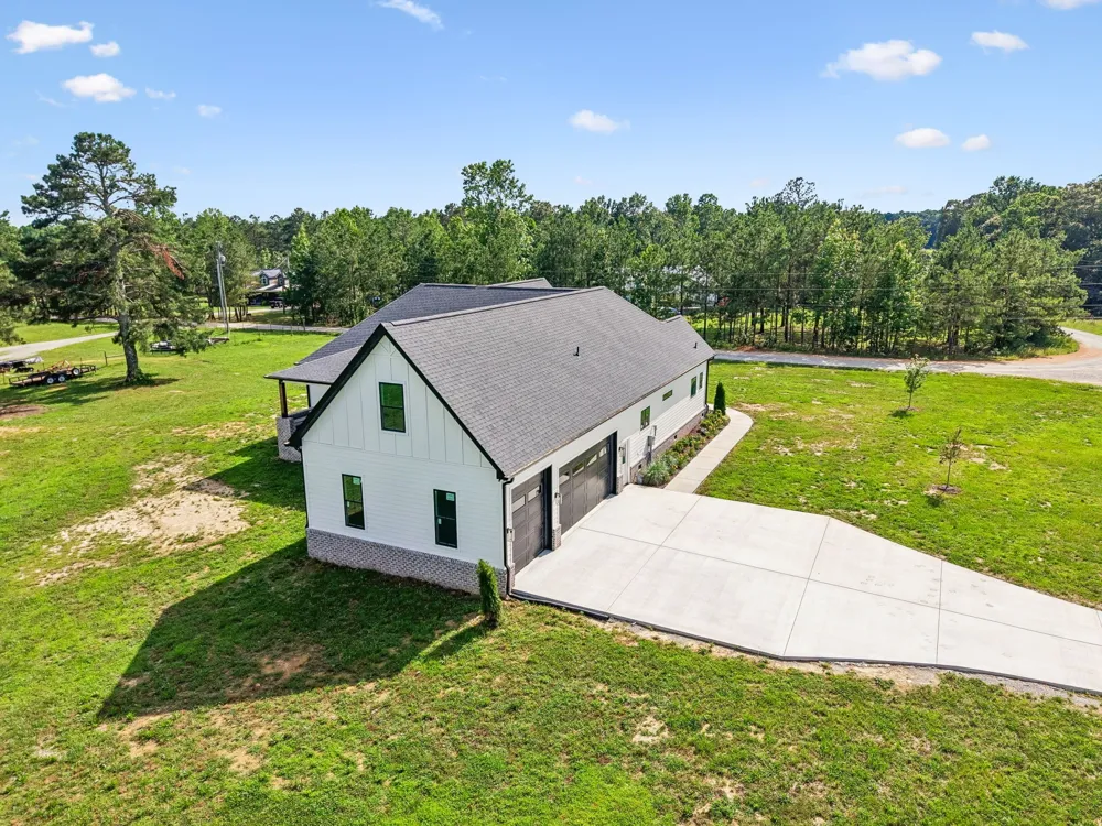 136 Summer Lake Dr Summertown, TN 38483