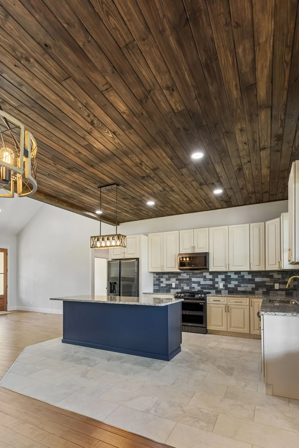 136 Summer Lake Dr Summertown, TN 38483