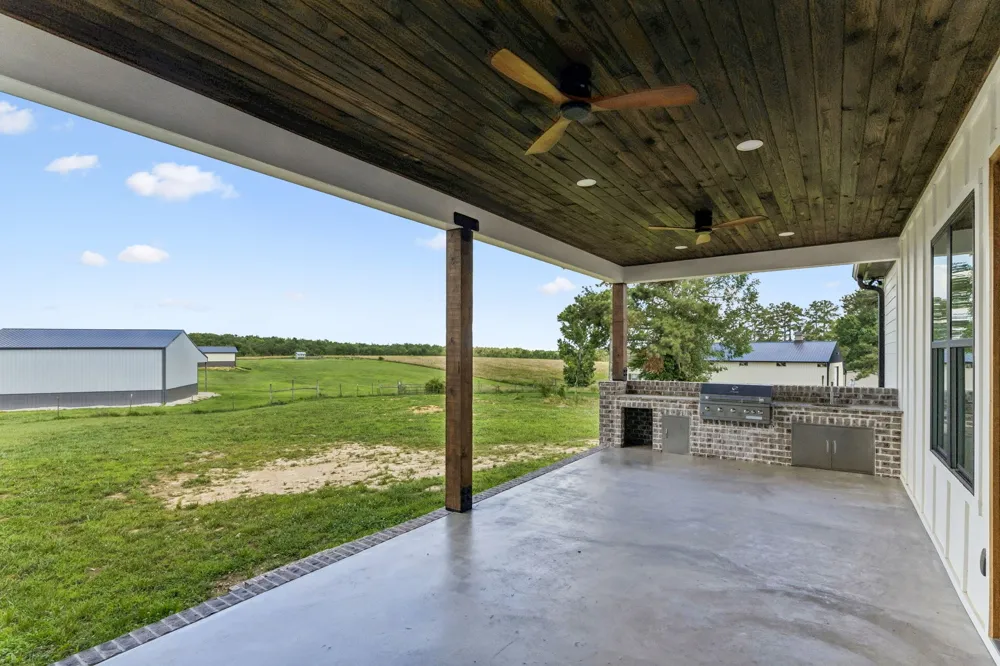 136 Summer Lake Dr Summertown, TN 38483