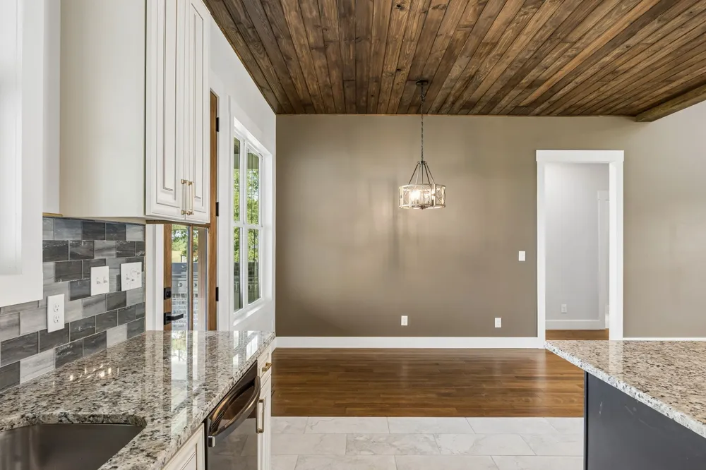 136 Summer Lake Dr Summertown, TN 38483