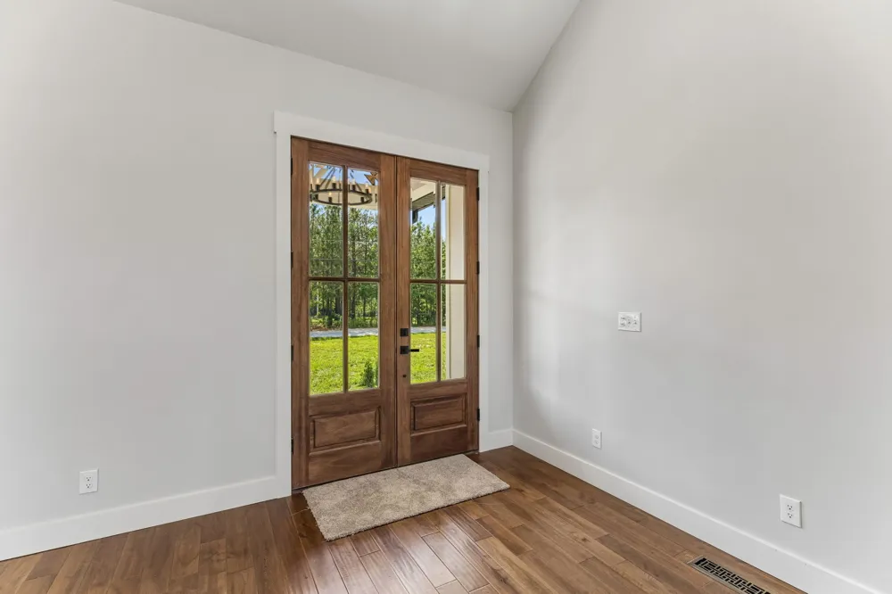 136 Summer Lake Dr Summertown, TN 38483