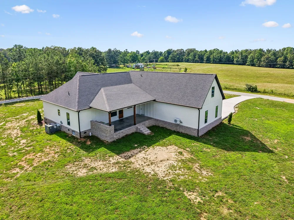 136 Summer Lake Dr Summertown, TN 38483