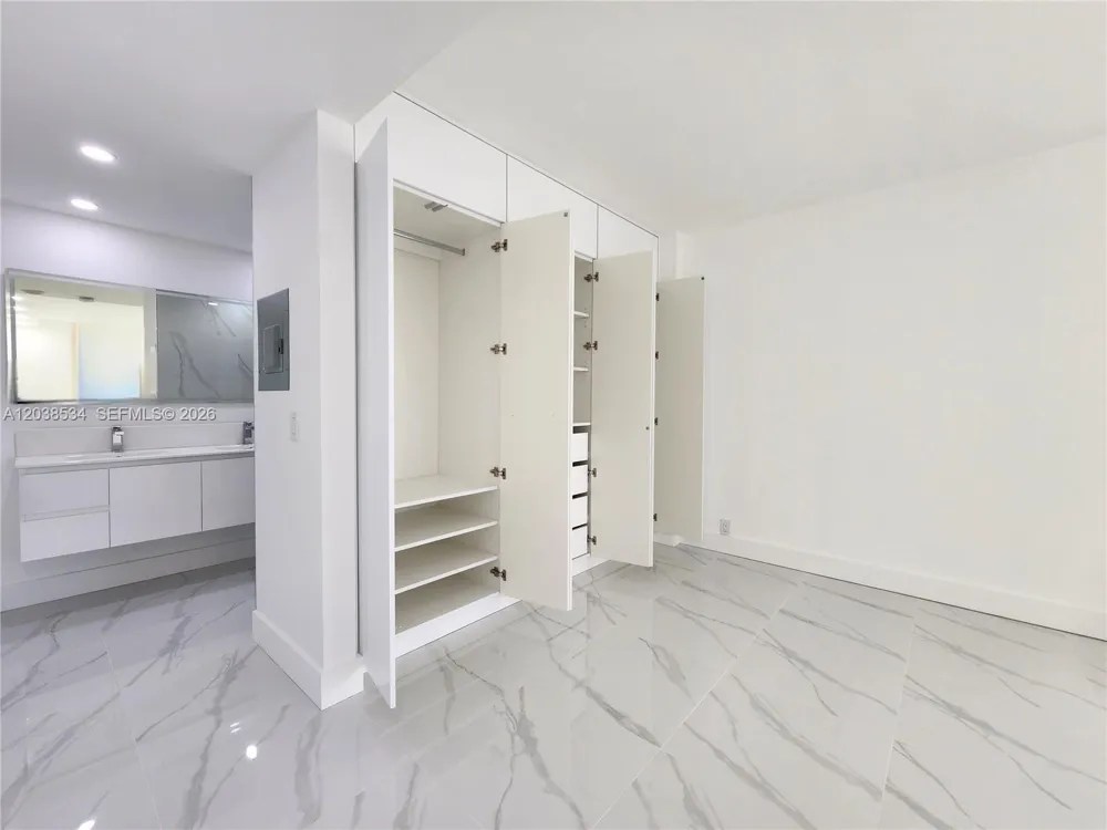 3505 S Ocean Dr #716 Hollywood, FL 33019