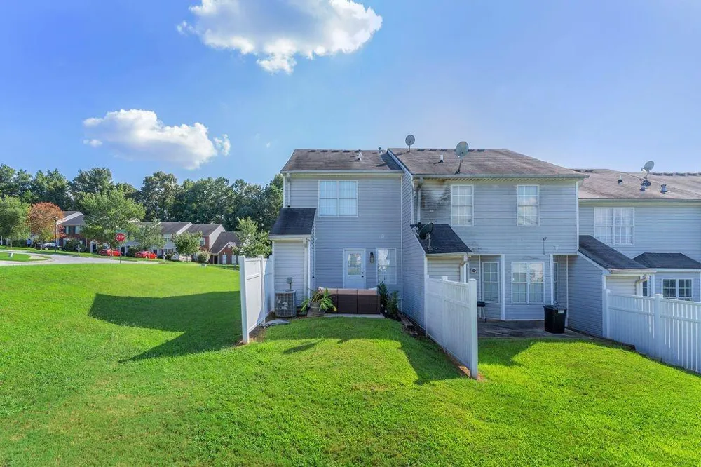 1327 Hollenbeck Lane Riverdale, GA 30296
