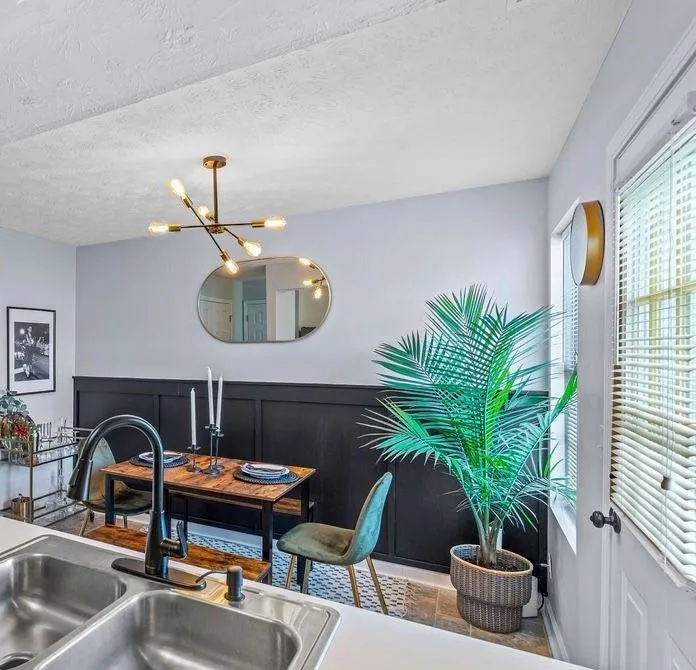 1327 Hollenbeck Lane Riverdale, GA 30296