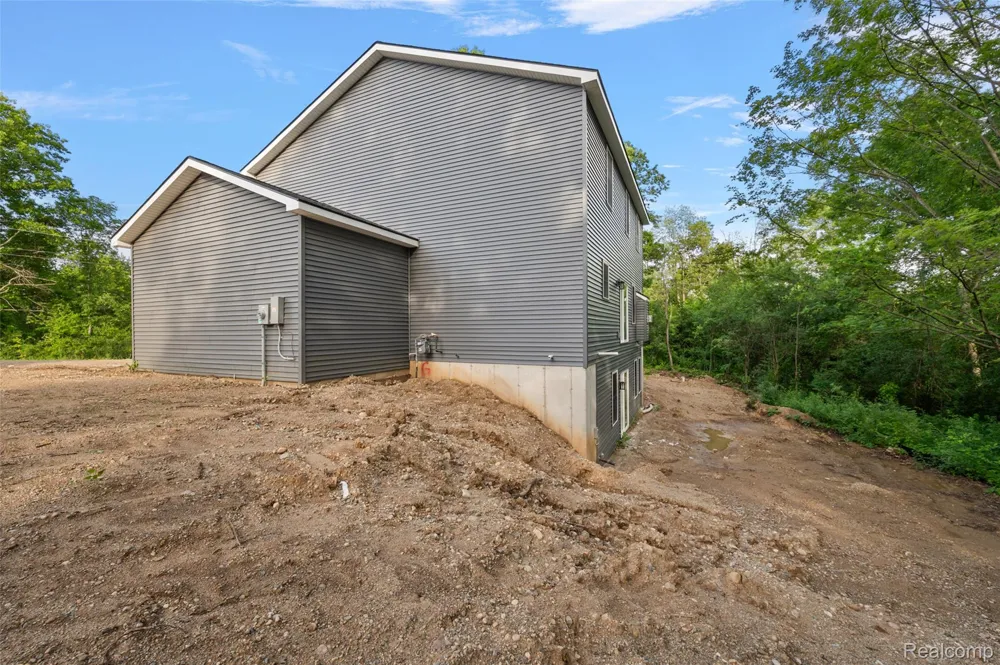 9355 Andersonville Road Springfield Charter Township, MI 48346