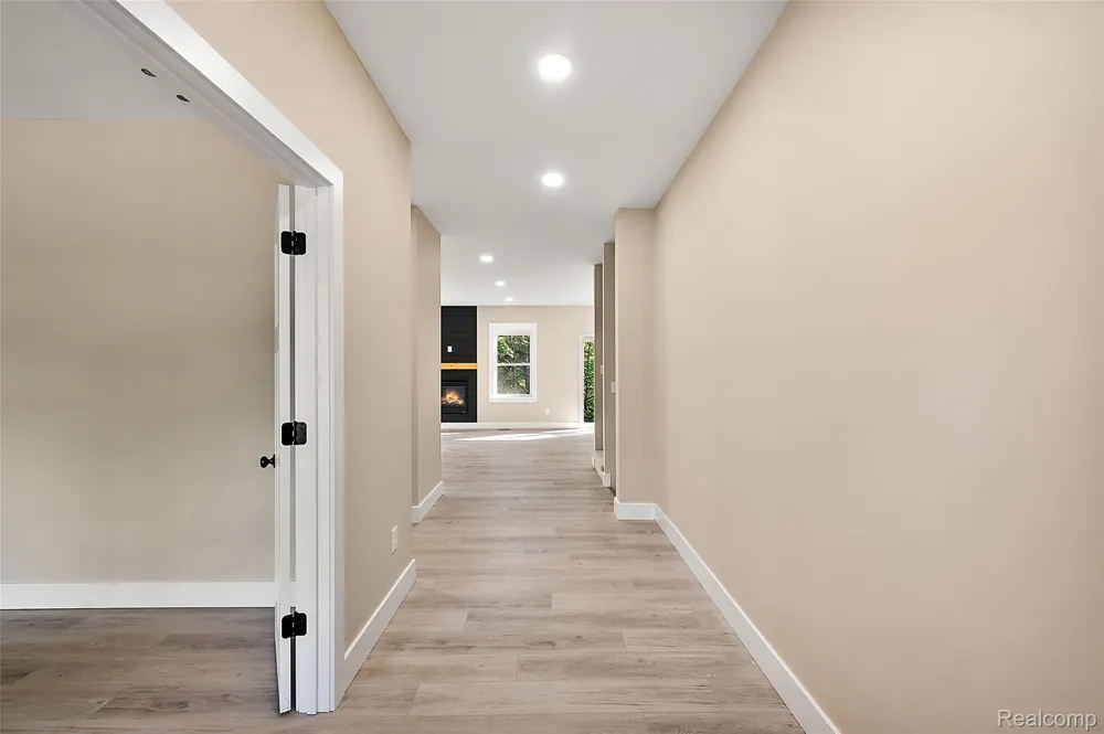 9355 Andersonville Road Springfield Charter Township, MI 48346