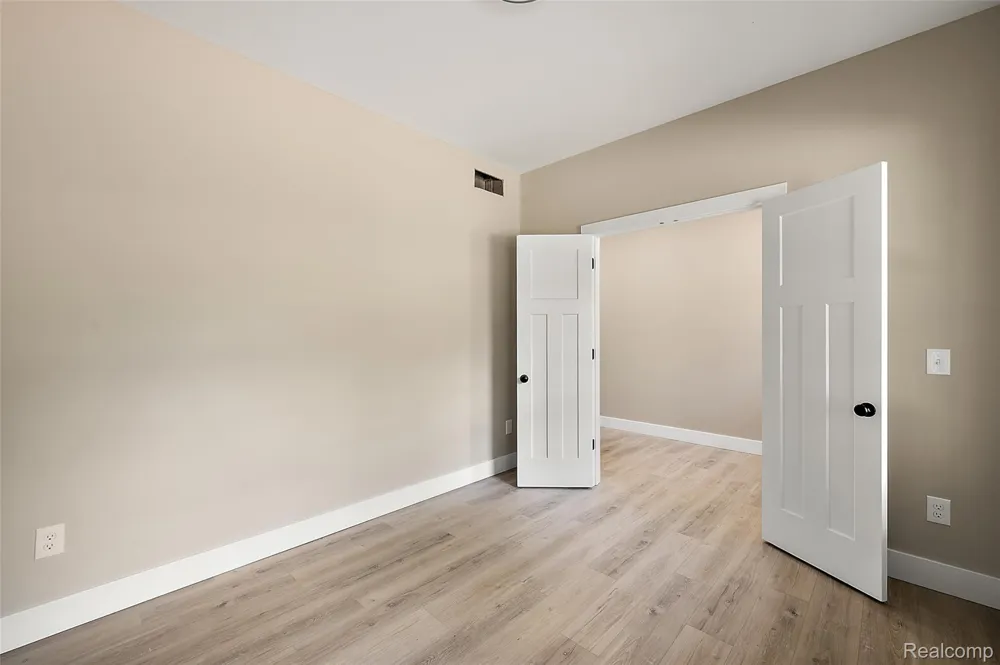 9355 Andersonville Road Springfield Charter Township, MI 48346