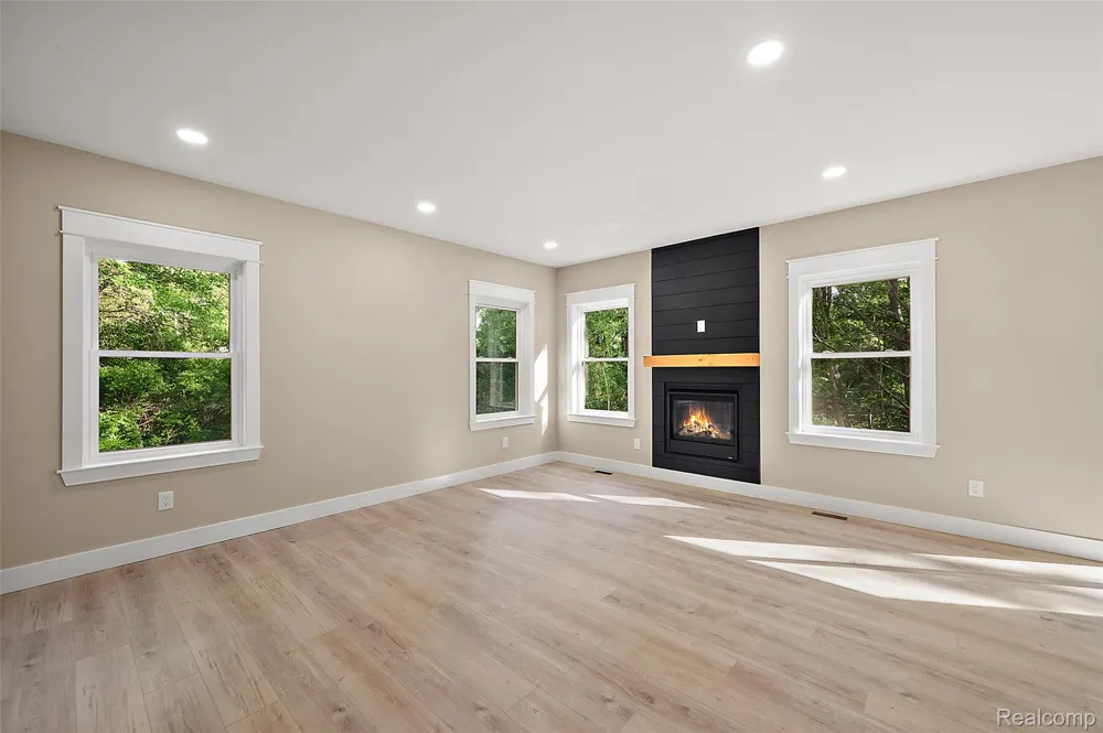 9355 Andersonville Road Springfield Charter Township, MI 48346