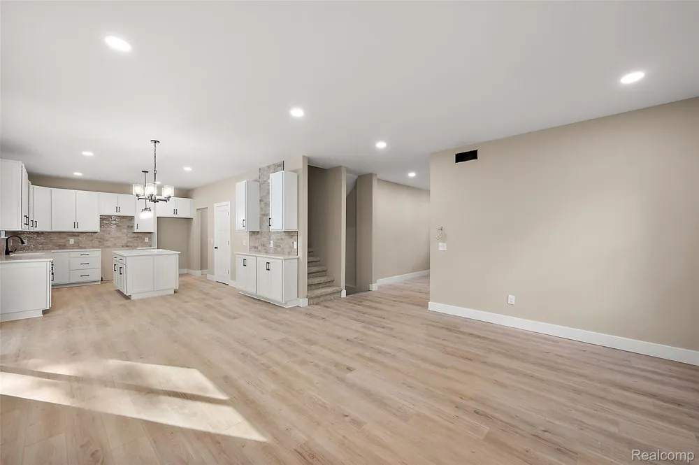 9355 Andersonville Road Springfield Charter Township, MI 48346