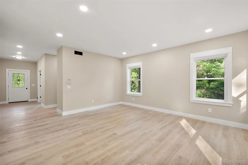 9355 Andersonville Road Springfield Charter Township, MI 48346