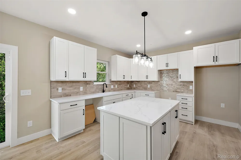 9355 Andersonville Road Springfield Charter Township, MI 48346