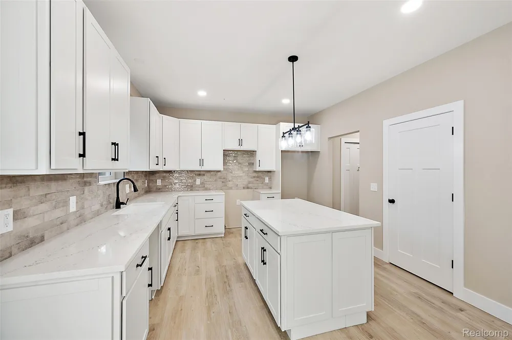 9355 Andersonville Road Springfield Charter Township, MI 48346