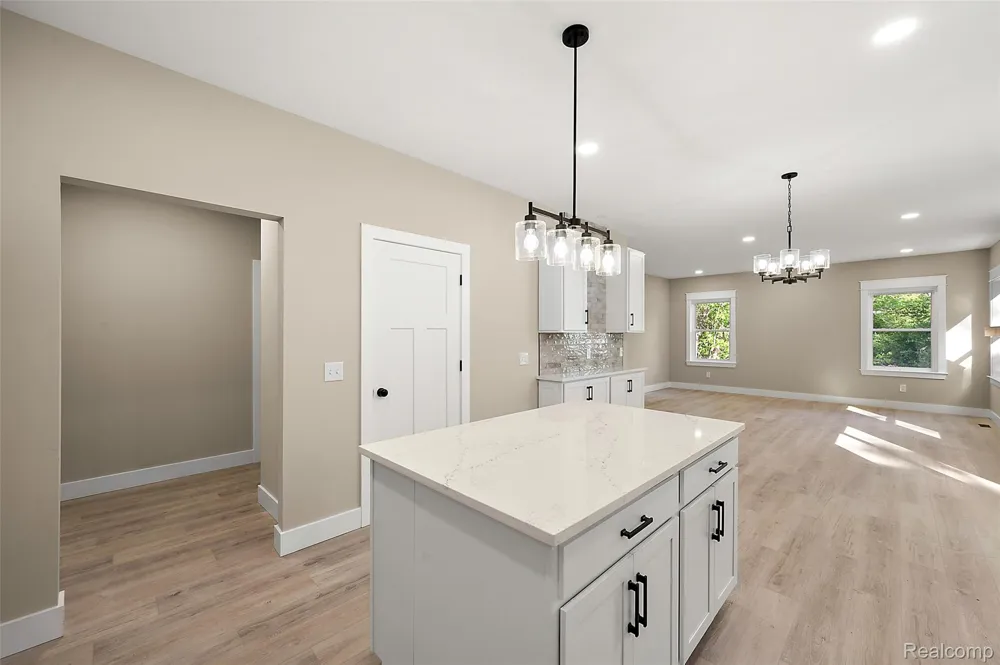 9355 Andersonville Road Springfield Charter Township, MI 48346