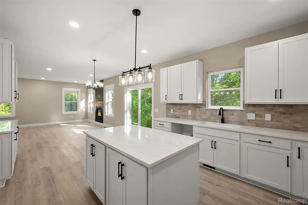 9355 Andersonville Road Springfield Charter Township, MI 48346