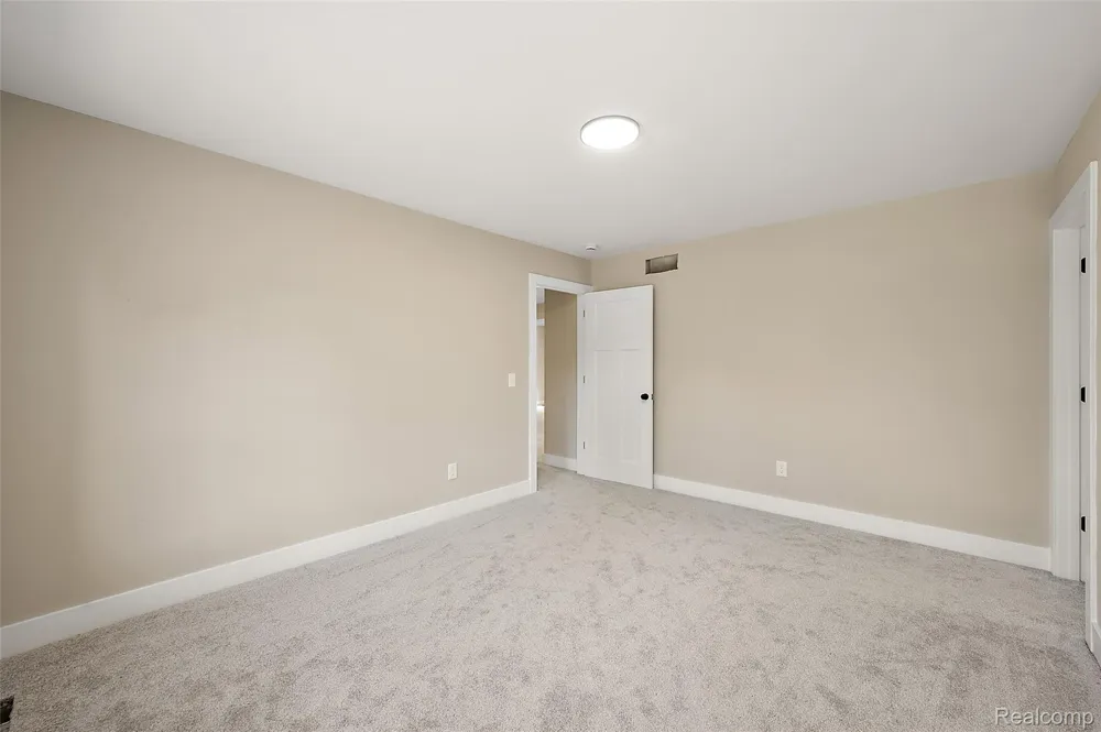 9355 Andersonville Road Springfield Charter Township, MI 48346