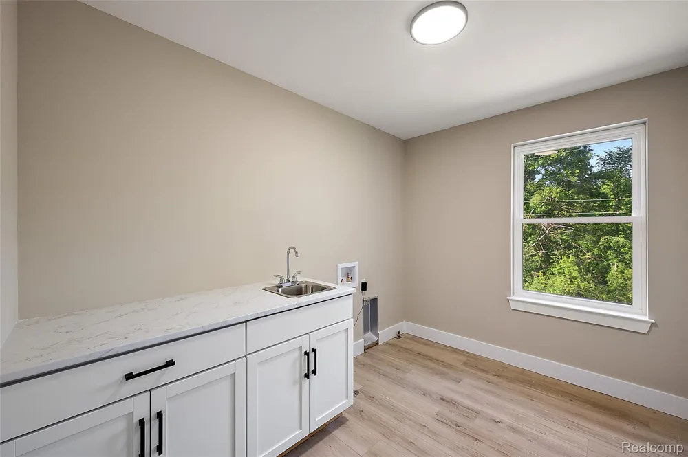 9355 Andersonville Road Springfield Charter Township, MI 48346