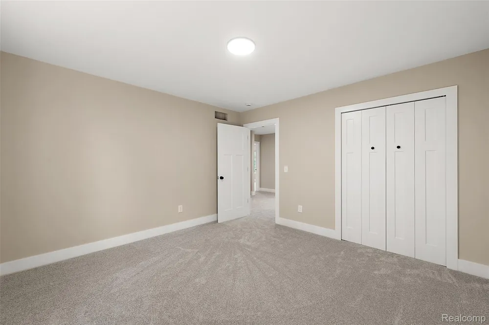 9355 Andersonville Road Springfield Charter Township, MI 48346