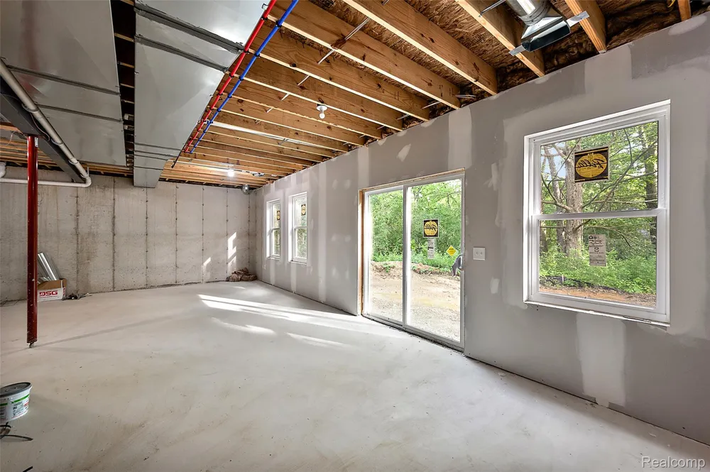 9355 Andersonville Road Springfield Charter Township, MI 48346