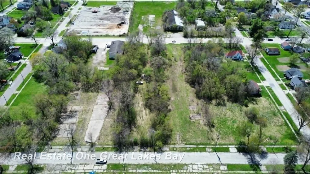 1317 S Park Avenue Saginaw City, MI 48601