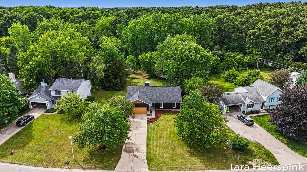 6237 Arroyo Vista Drive NE Cannon Township, MI 49341