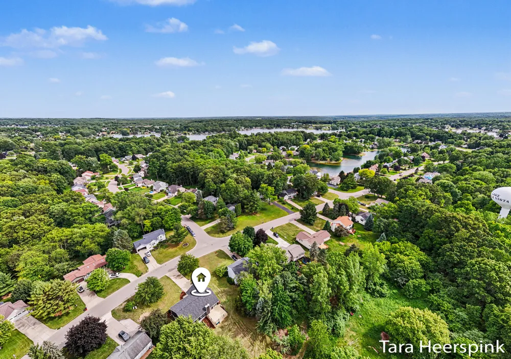 6237 Arroyo Vista Drive NE Cannon Township, MI 49341