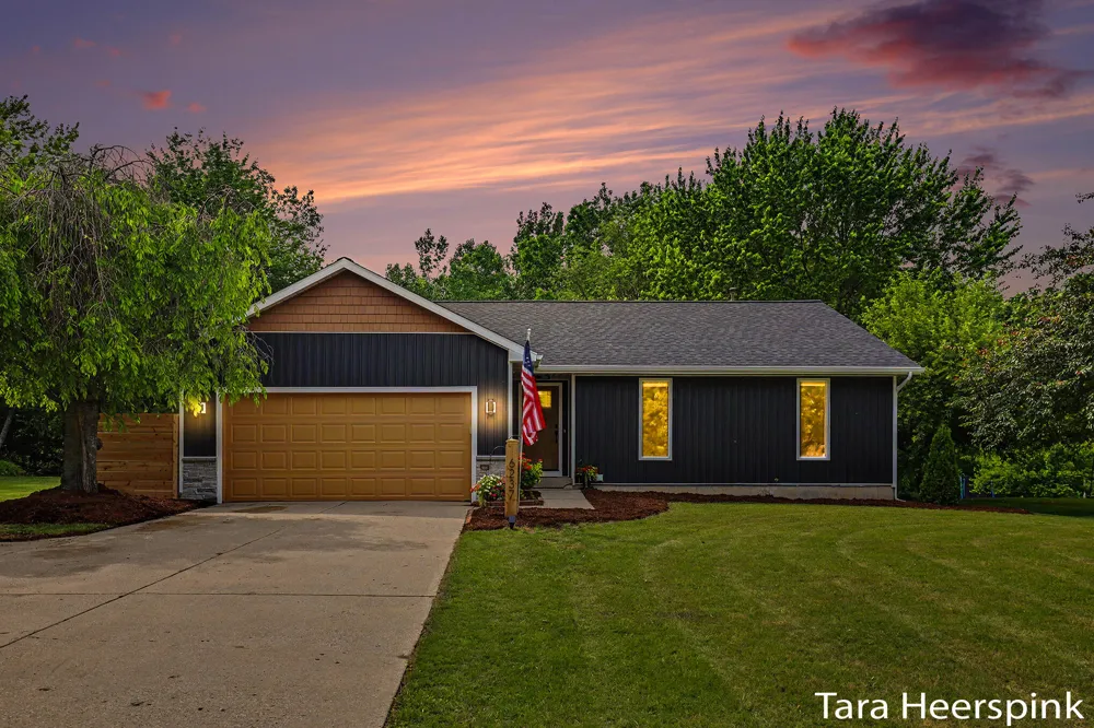 6237 Arroyo Vista Drive NE Cannon Township, MI 49341
