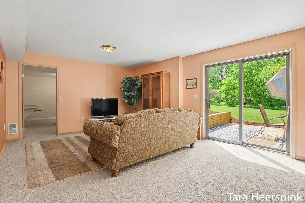 6237 Arroyo Vista Drive NE Cannon Township, MI 49341