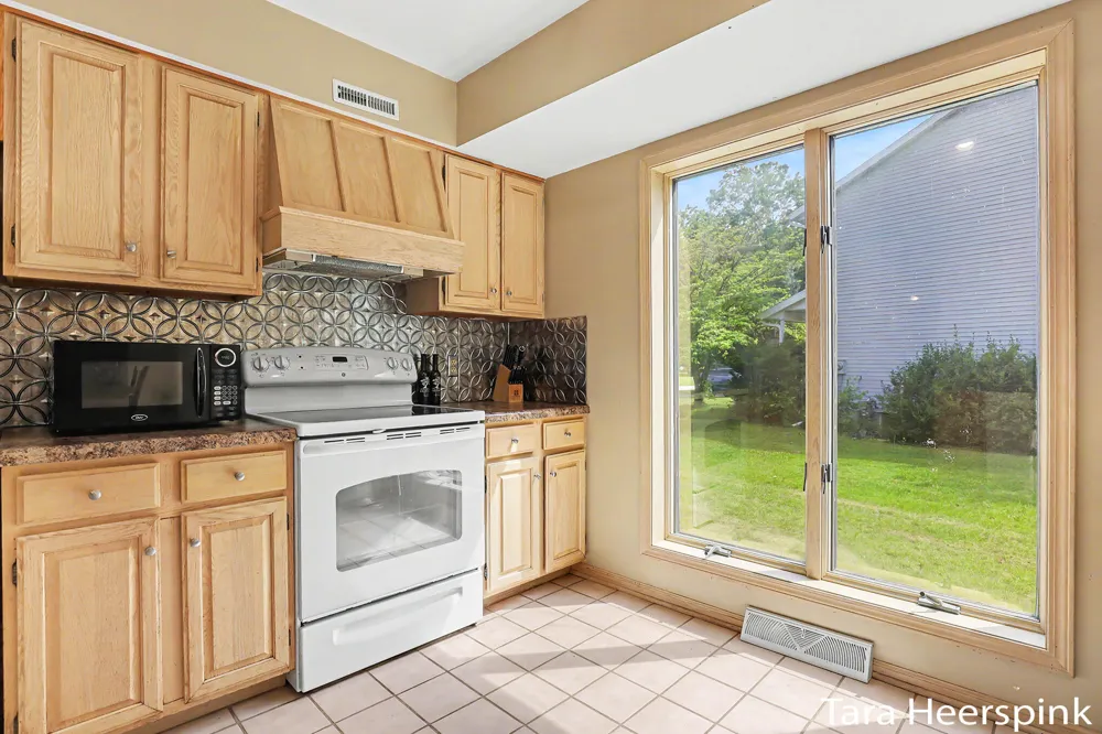 6237 Arroyo Vista Drive NE Cannon Township, MI 49341