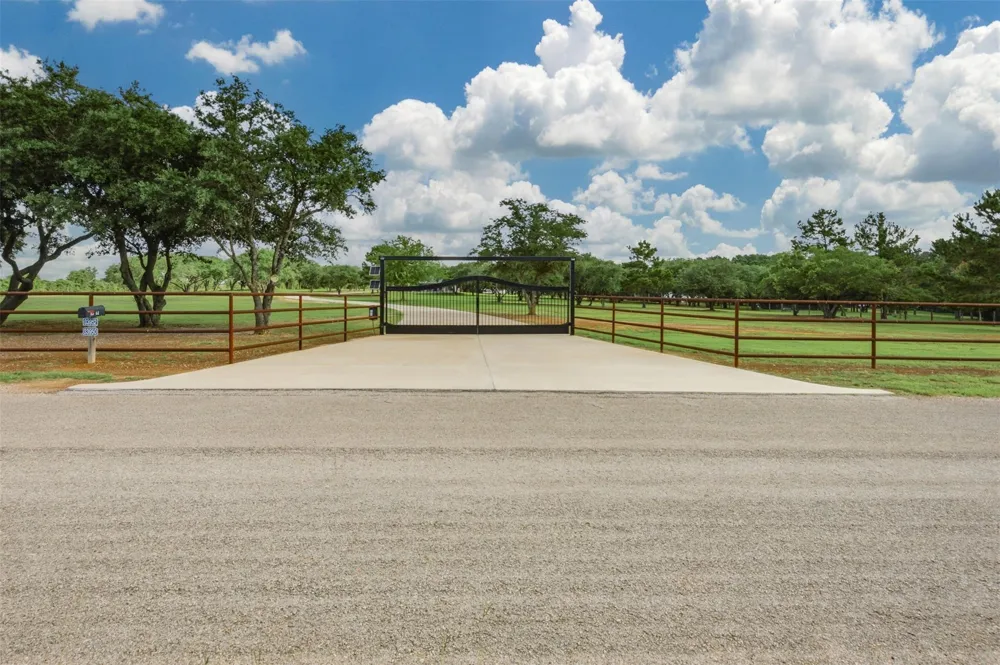 33952 Joseph Road Waller, TX 77484