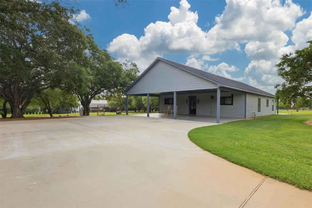 33952 Joseph Road Waller, TX 77484