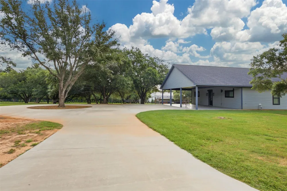 33952 Joseph Road Waller, TX 77484