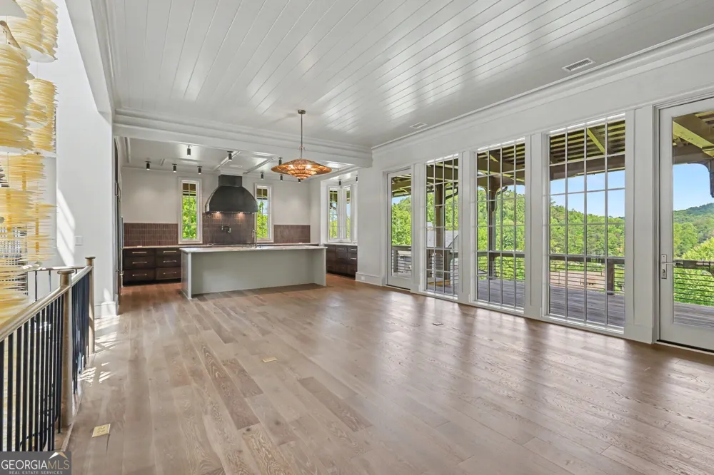 140 Cove View LN Clarkesville, GA 30523