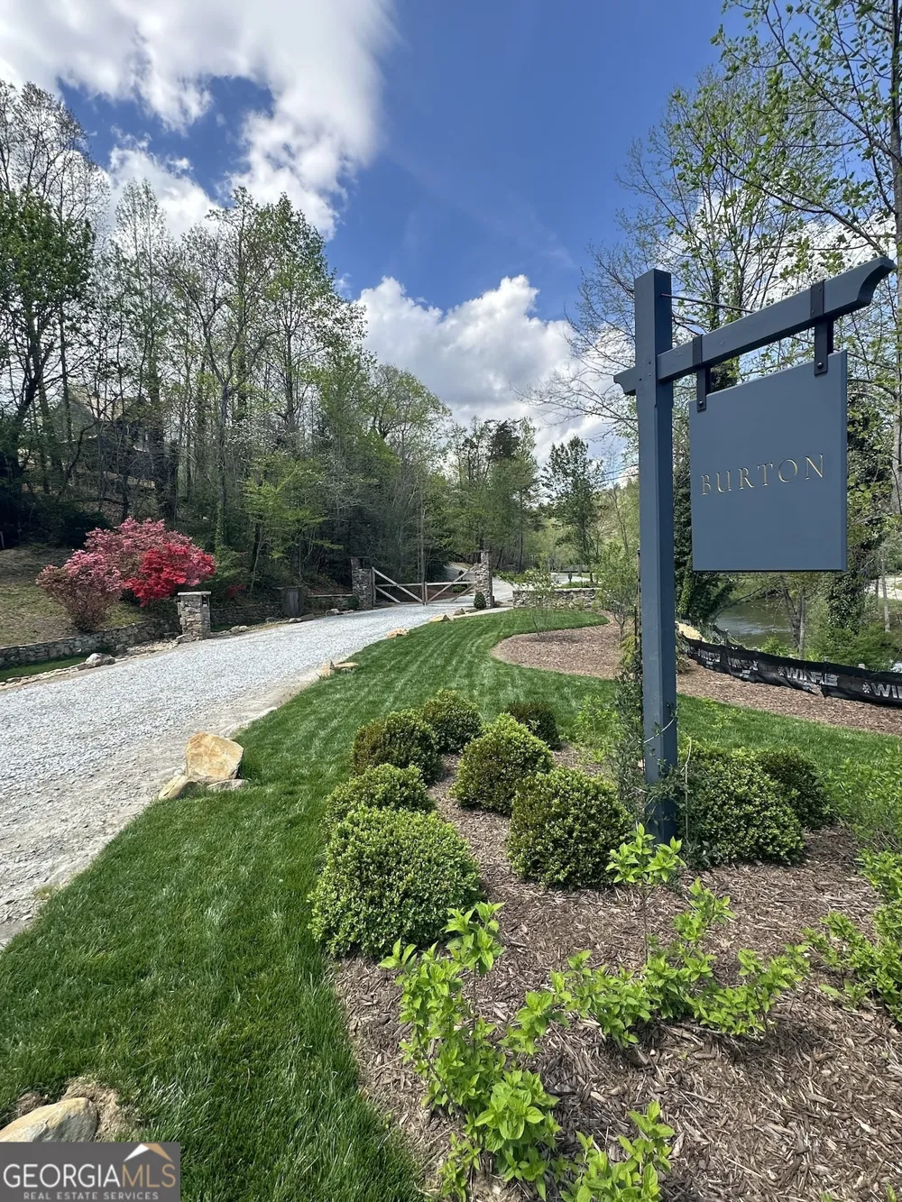 140 Cove View LN Clarkesville, GA 30523