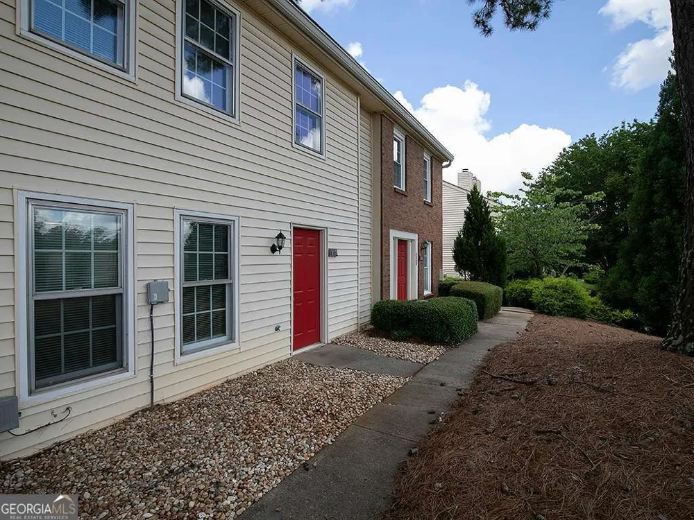 1018 Old Holcomb Bri RD Roswell, GA 30076
