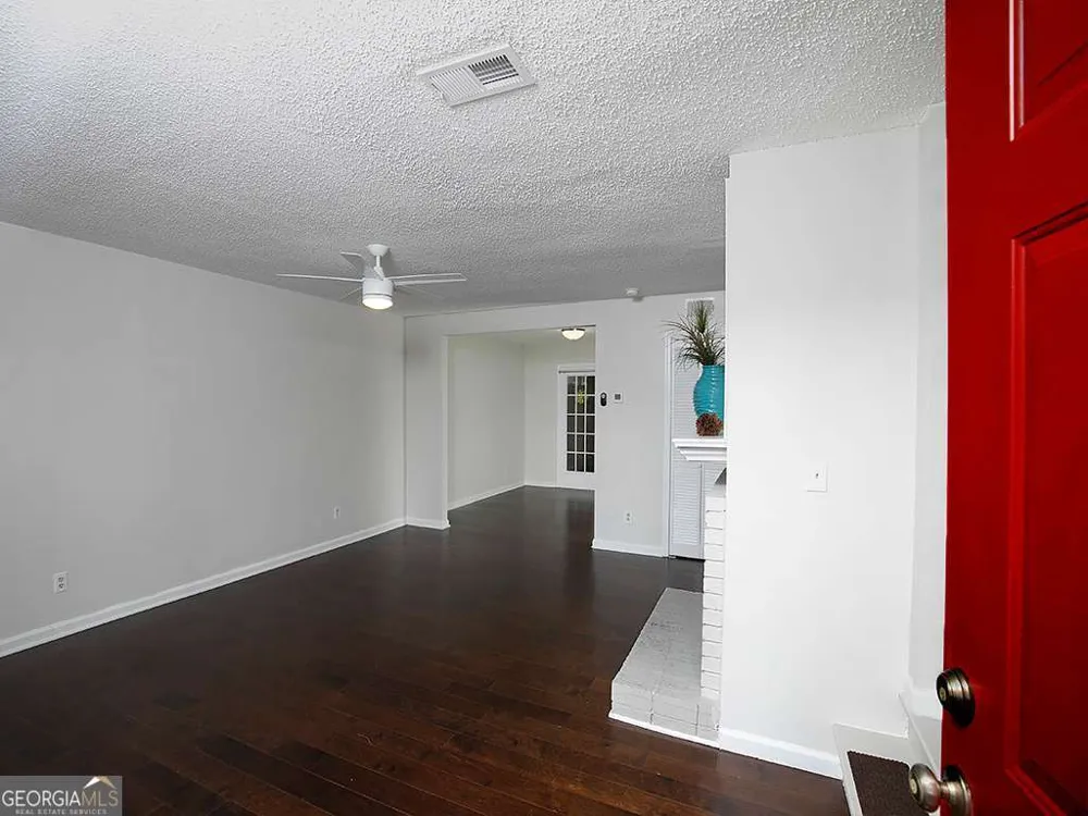 1018 Old Holcomb Bri RD Roswell, GA 30076