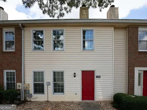 1018 Old Holcomb Bri RD