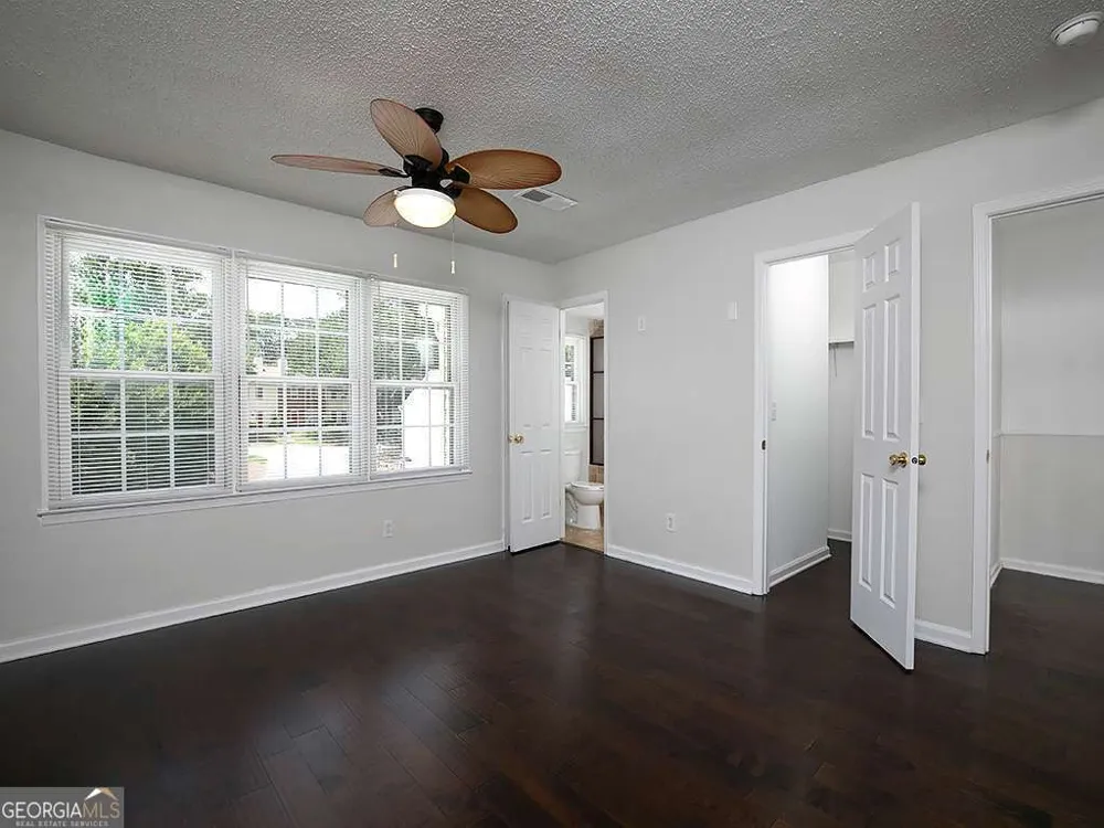 1018 Old Holcomb Bri RD Roswell, GA 30076