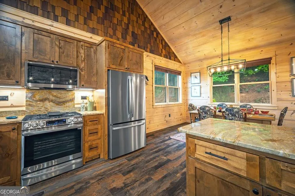 193 Pontoosuc DR Mineral Bluff, GA 30559