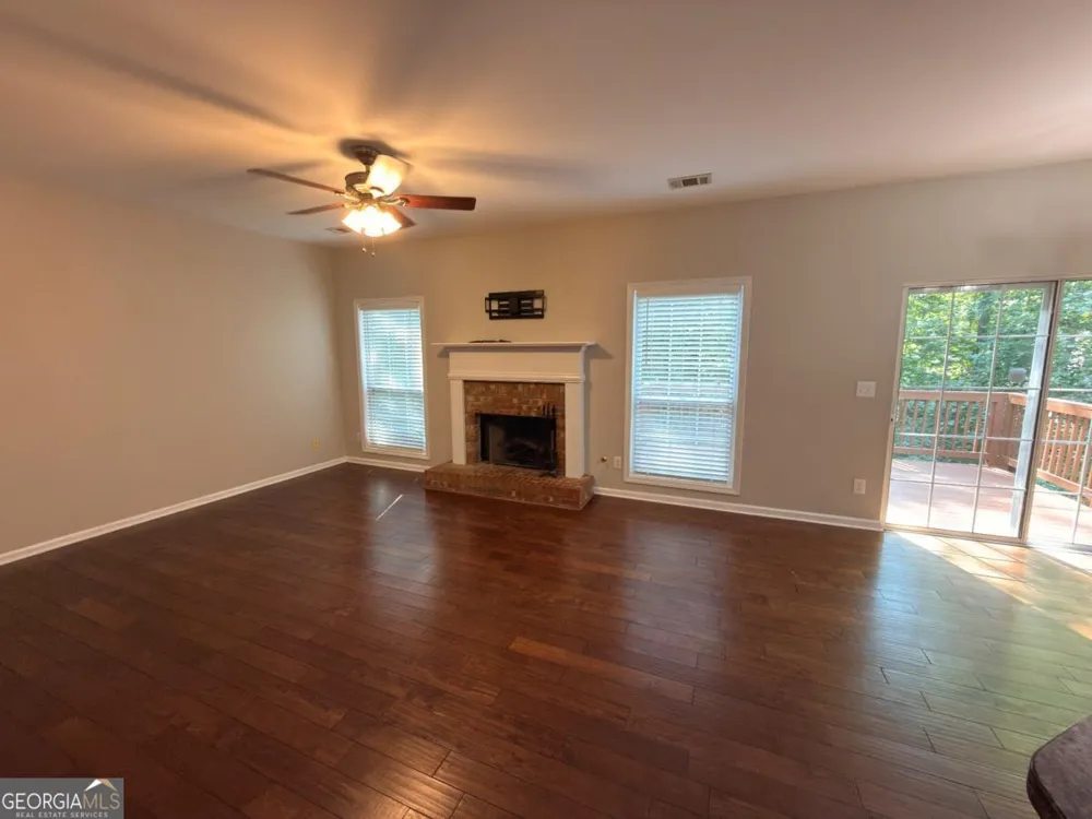5706 Amberside LN Sugar Hill, GA 30518